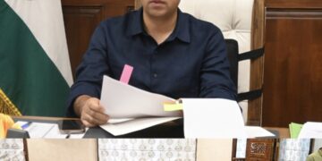 DDC Anantnag reviews macadamisation works, stresses timely completion of 73 Km target