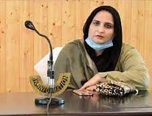 DDC Chairperson G’bal chairs Grievance redressal camp at Kondbal, Safapora