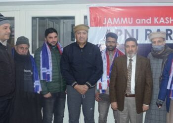 DDC Member from Panzinara-A Srinagar joins Apni Party, Altaf Bukhari welcomes him into the Party-fold