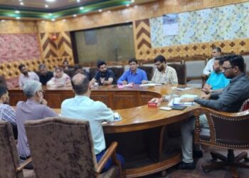DDC Kupwara reviews progress under PM Surya Ghar- Muft Bijli Yojna