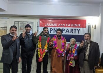 DDC  female member of Imam Sahib-I Shopian joins Apni Party,  Altaf Bukhari welcomes her into the Party-fold
