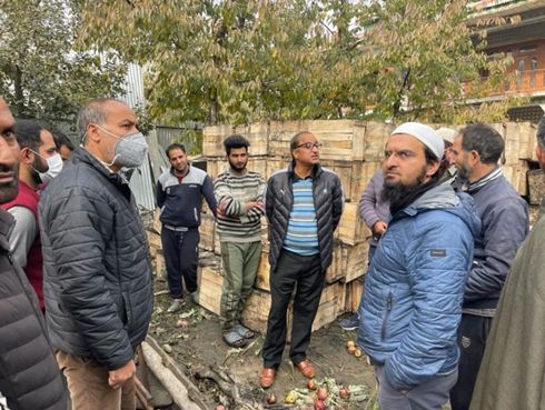 DG Horticulture Kashmir visits Ganapora, Shopian
