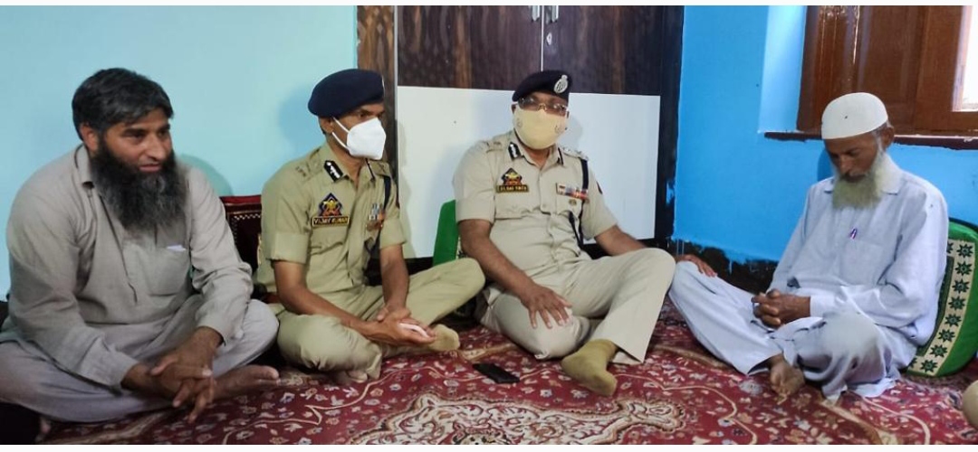 DGP visits family of slain copNissar Ahmad, expresses solidarity with his bereaved family