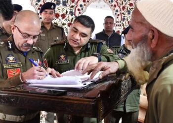 DGP Holds Public Grievance Redressal Prog at PCR Kashmir; Citizens Share Concerns