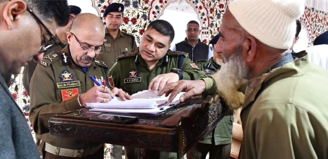 DGP Holds Public Grievance Redressal Prog at PCR Kashmir; Citizens Share Concerns