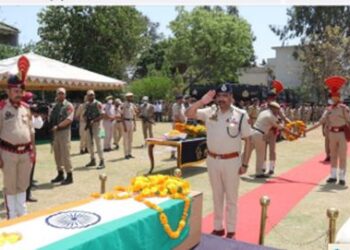 DGP, Senior officers pay floral tributes to slain CISF ASI