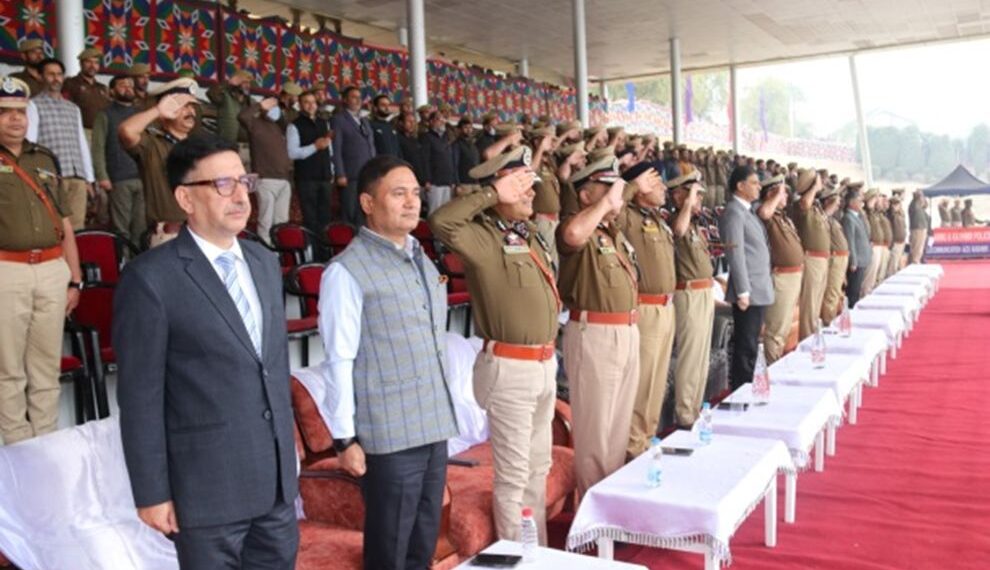 Police Celebrates Rashtriya Ekta Diwas across J&K, DGP administers unity oath at APC Zewan
