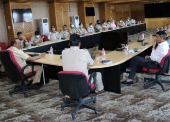DGP interacts with I-Day parade contingent commanders at PHQ