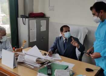 DHSK visits distt hospital G’bal, Says ‘RTPCR lab at DH G’bal to be commissioned soon’