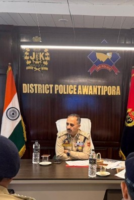 DIG SKR Chairs Security & Law and Order Review Meeting in Police District Awantipora