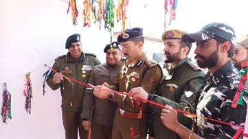DIG SKR visits PD Awantipora; Inaugurates Recreation Hall, held Darbar with Jawans, inspects JIC