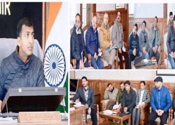 Div Com (k) reviews Status of UEED Development Projects in Srinagar   