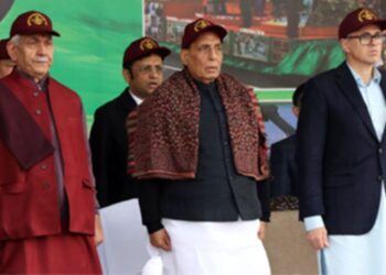 DM Rajnath praises CM Omar for helping Centre bridge gap between Kashmir & rest of India