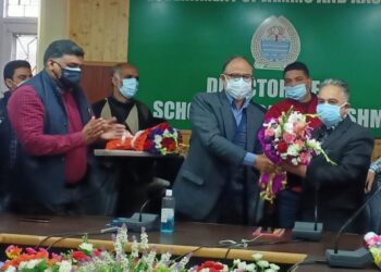 Dr Tasaduq Hussain Mir assumes charge as DSEK, Says “good,quality education the guarantee of great nations’