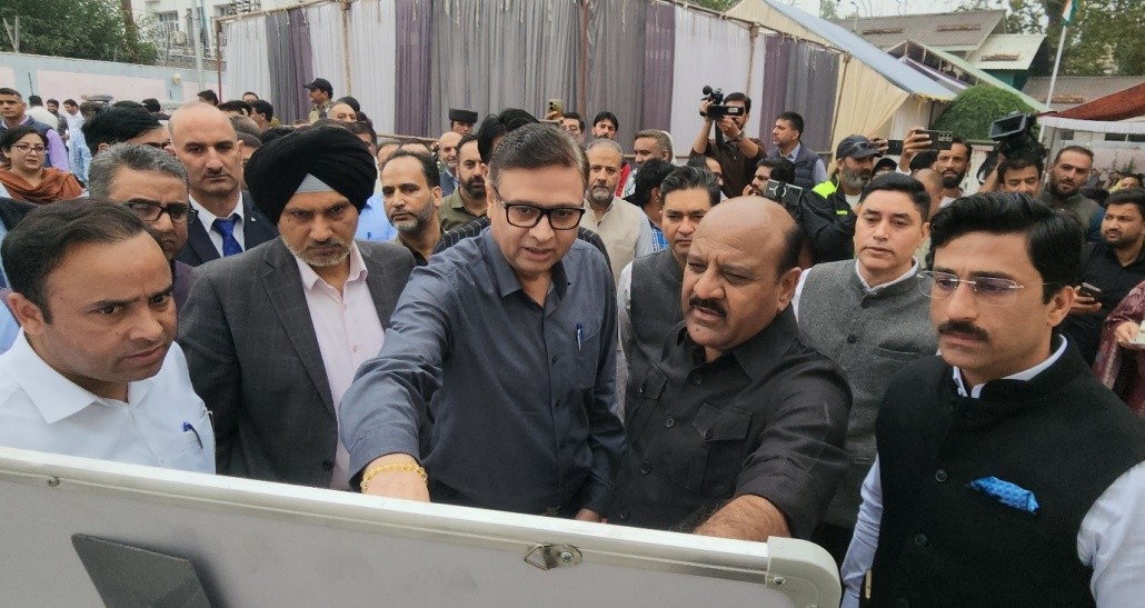 Dy CM lays foundation stone for Café House, Guest House at govt Silk Factory Rajbagh