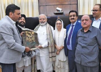 Kashmir traders’ delegation meets PM Modi submits 14-page memorandum