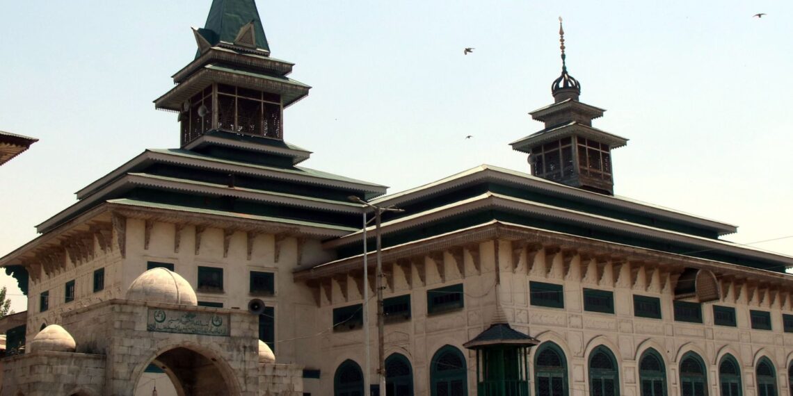 COVID-19 lock down: No congregational prayers in most shrine, mosques in Kashmir