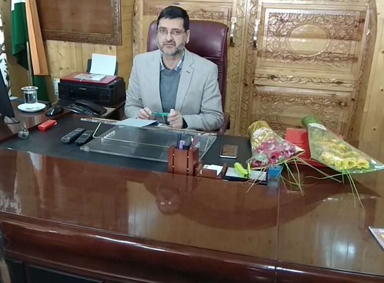 DC Budgam holds Public Darbar at Parisabad, Waterhail