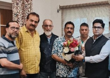 Ajaz Khan led delegation of Food & Supplies Employees Association Kashmir calls on Dr Owais