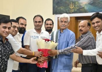 Delegation of CC&I Jammu calls on LG