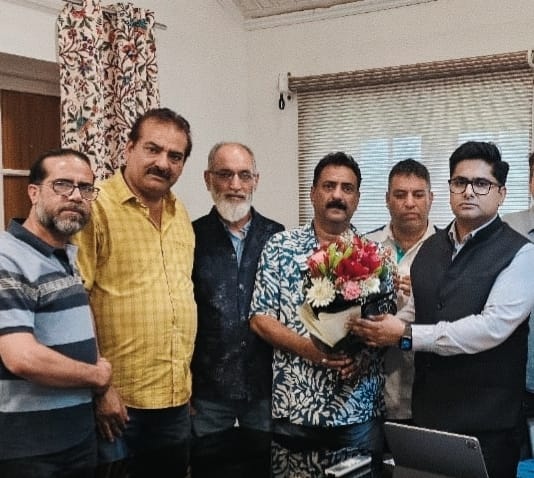 Ajaz Khan led delegation of Food & Supplies Employees Association Kashmir calls on Dr Owais