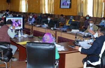 Dheeraj visits B’la, reviews dev scenario of urban Kashmir
