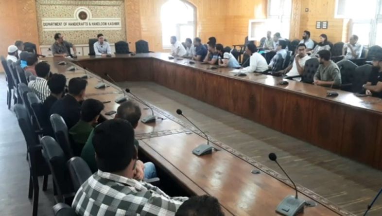 Srinagar Gears Up to Embrace World Craft City Recognition: Dir Handicrafts Meets Dealers