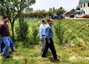 Dir Horticulture (K) takes stock of developmental activities in Kupwara