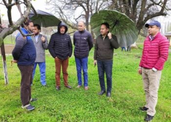 Dir Horticulture (K) led team visit orchard infected areas in B’la & B’pora