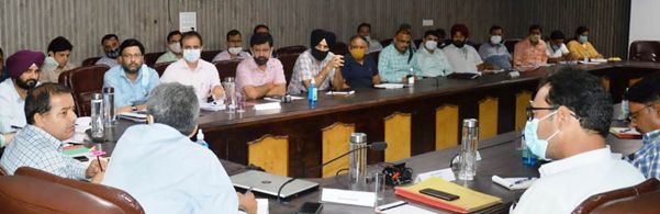 Dir Horticulture (J) reviews implementation of key schemes