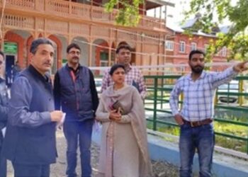 Dir Planning, HE Deptt visits S P College Srinagar, Takes stock of ongoing projects in campus
