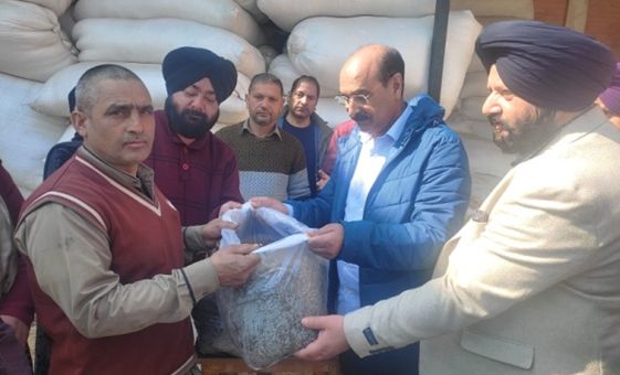 Dir Agriculture (K) inaugurates Spawn distribution among Mushroom Farmers at IMDC Srinagar