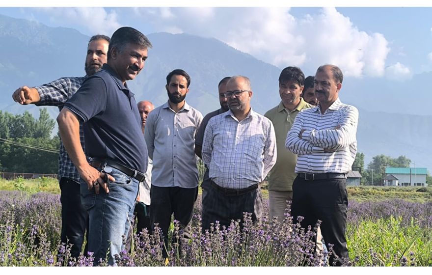 Dir Agri Kashmir visited Model Floriculture Center Nunar, G’bal