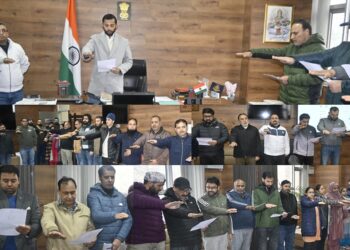 Director Information administers NVD pledge to officers, employees of DIPR at Jammu-Pic/Kashmir Horizon