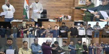 Director Information administers NVD pledge to officers, employees of DIPR at Jammu-Pic/Kashmir Horizon