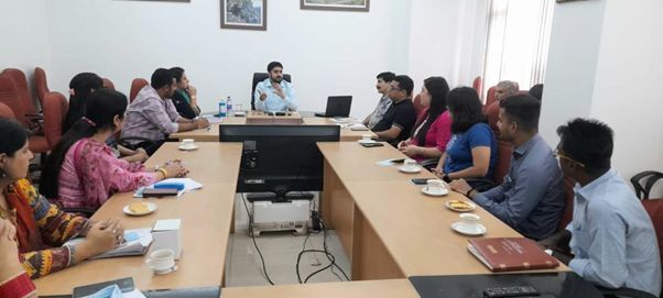 Dir Info holds brain storming session with 1st Batch of student volunteers from Jmu. Div