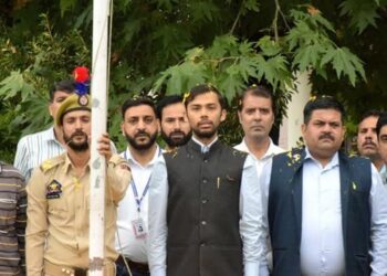 Director Information hoists Tri-Color at DIPR Complex Srinagar, Extends 79th Independence Day greetings
