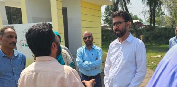 Dir RDD tours Bla, takes stock of different projects under SBM-G, MGNREGA