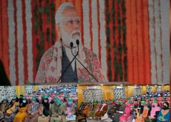Distt Admin Kulgam facilitates live streaming of PM’s interaction from Jammu