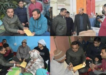 Div Com-(J) hands over Ex-gratia relief to families of civilians killed in Dhangri Militant Attack