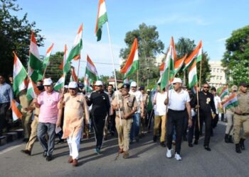 Div Com-(J) along with dignitaries, citizens, students & officials participates in a massive Tiranga rally in Jammu