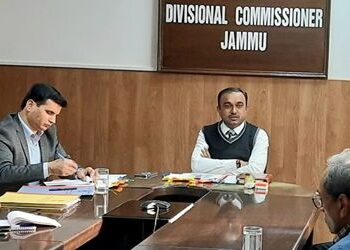 Div Com (J) reviews Rev issues in Distts, Calls for prompt disposal of online applications under PSGA