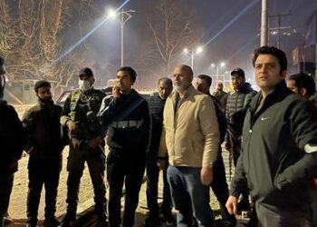 Div Com (K) takes late night tour of City, Reviews night shift work/ pace on the ongoing works under Smart City Project