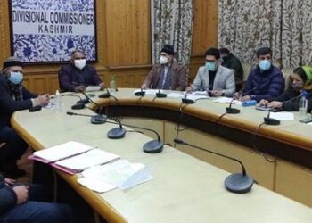 Div Com (K) reviews progress on Manasbal Lake Dev project under PMDP