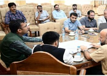 Div Com Kashmir Chairs Meeting to address issues related to Medicity