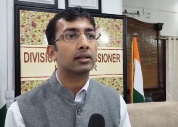 Kashmir has stable fuel stocks, no need for panic buying: Div Com (K)