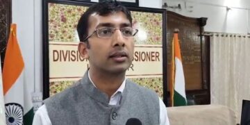Kashmir has stable fuel stocks, no need for panic buying: Div Com (K)
