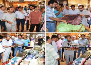 Dr Kabir Dar inspects J&K State Handloom Dev Corporation Ltd