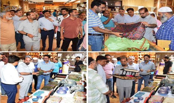 Dr Kabir Dar inspects J&K State Handloom Dev Corporation Ltd