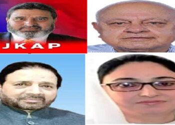 Dr. Farooq, Altaf Bukhari, Hakeem , Darakhshan greet people on Eid Ul Fitr